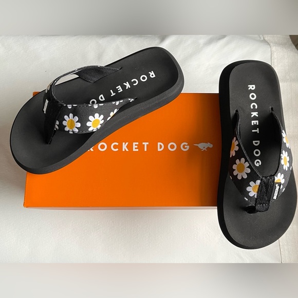 Rocket Dog Girl's Black Daisy Field Cotton Spotlight Flip Flop Size 12 NIB - Picture 1 of 4